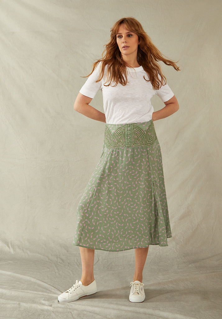 Discover the Secret to Perfect Office Chic with Midi Skirts