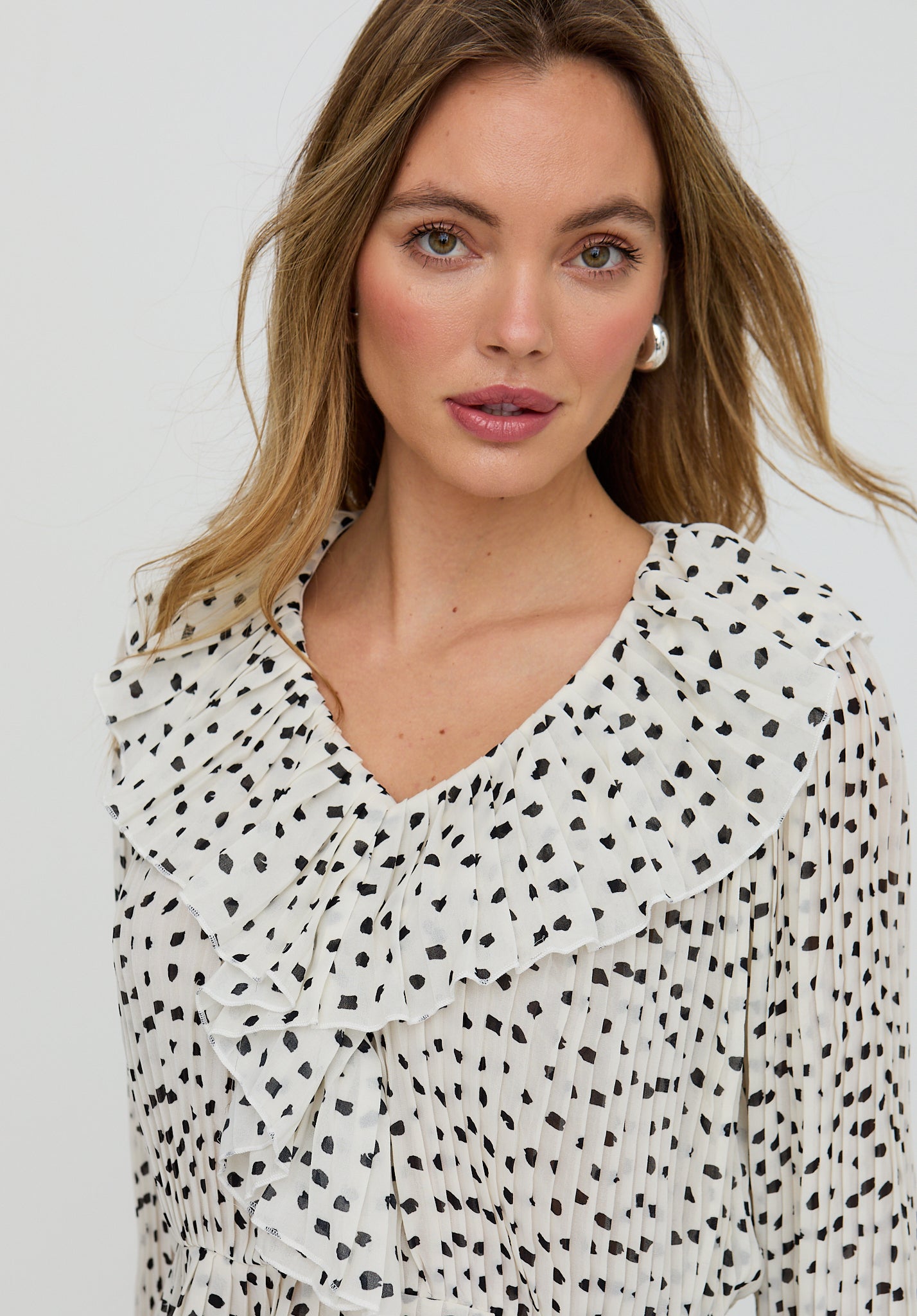 River All Over Pleats Polka Dot Print Blouse In White