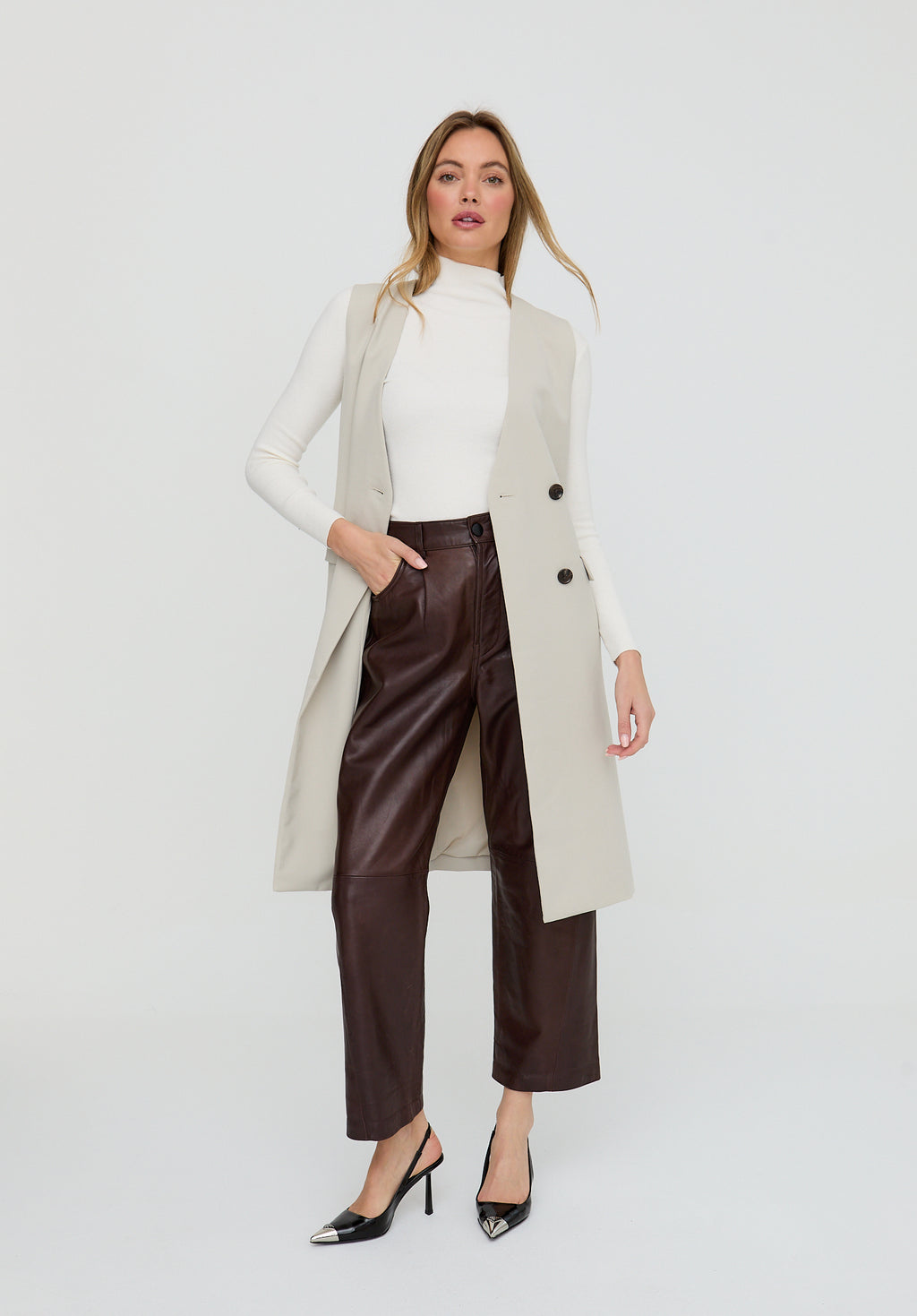 Myra Sleeveless Jacket Coat In Cream