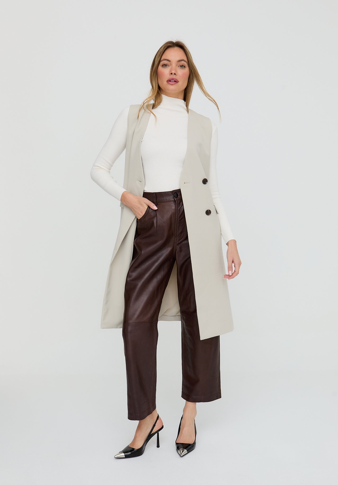 Myra Sleeveless Jacket Coat In Cream