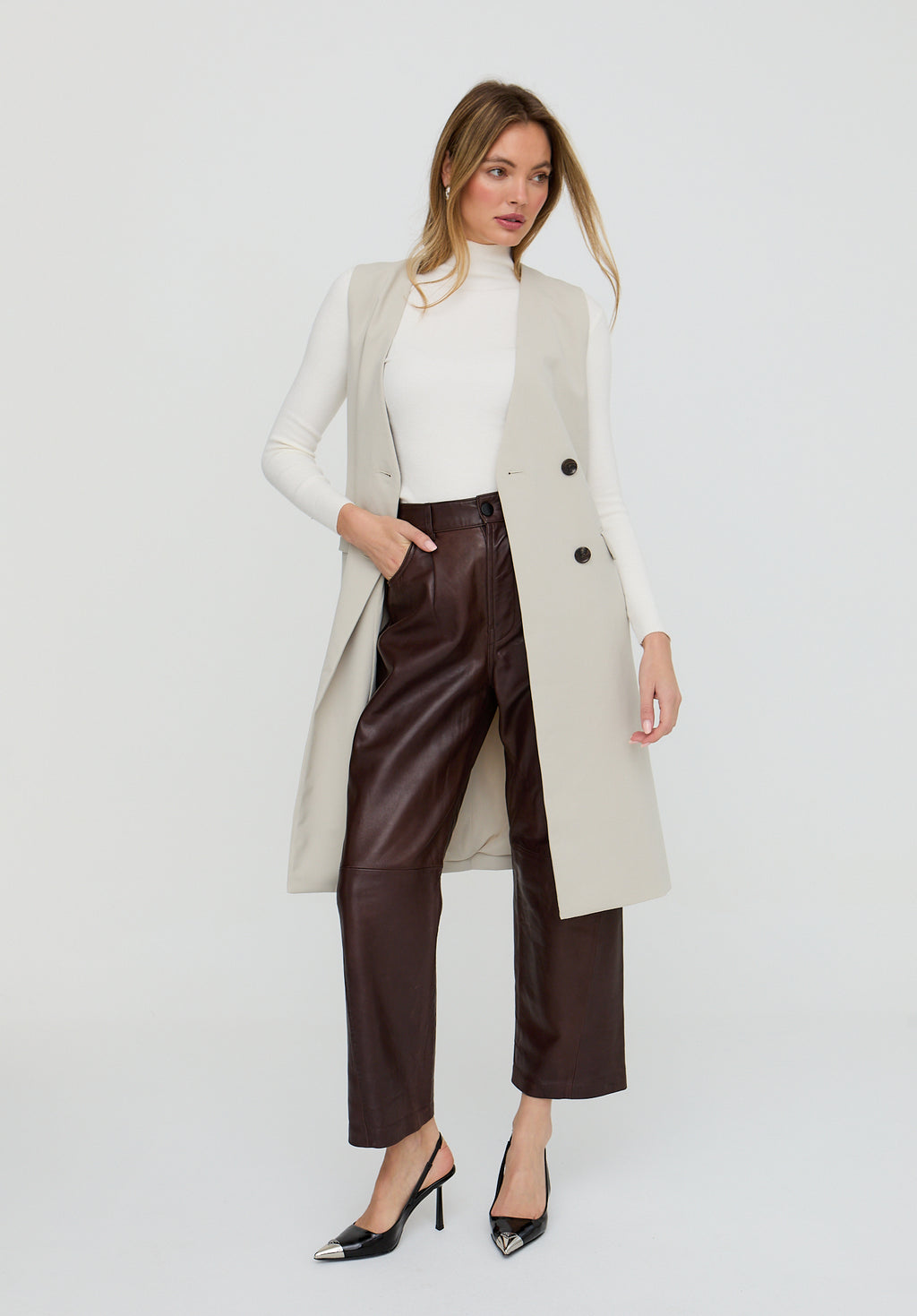 Myra Sleeveless Jacket Coat In Cream