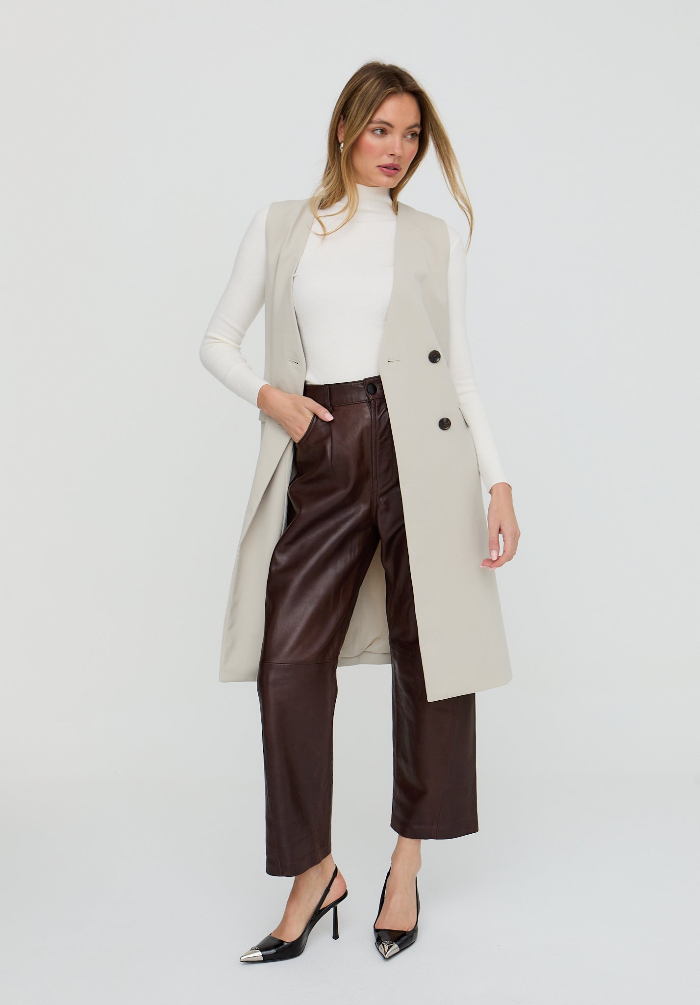 Myra Sleeveless Jacket Coat In Cream