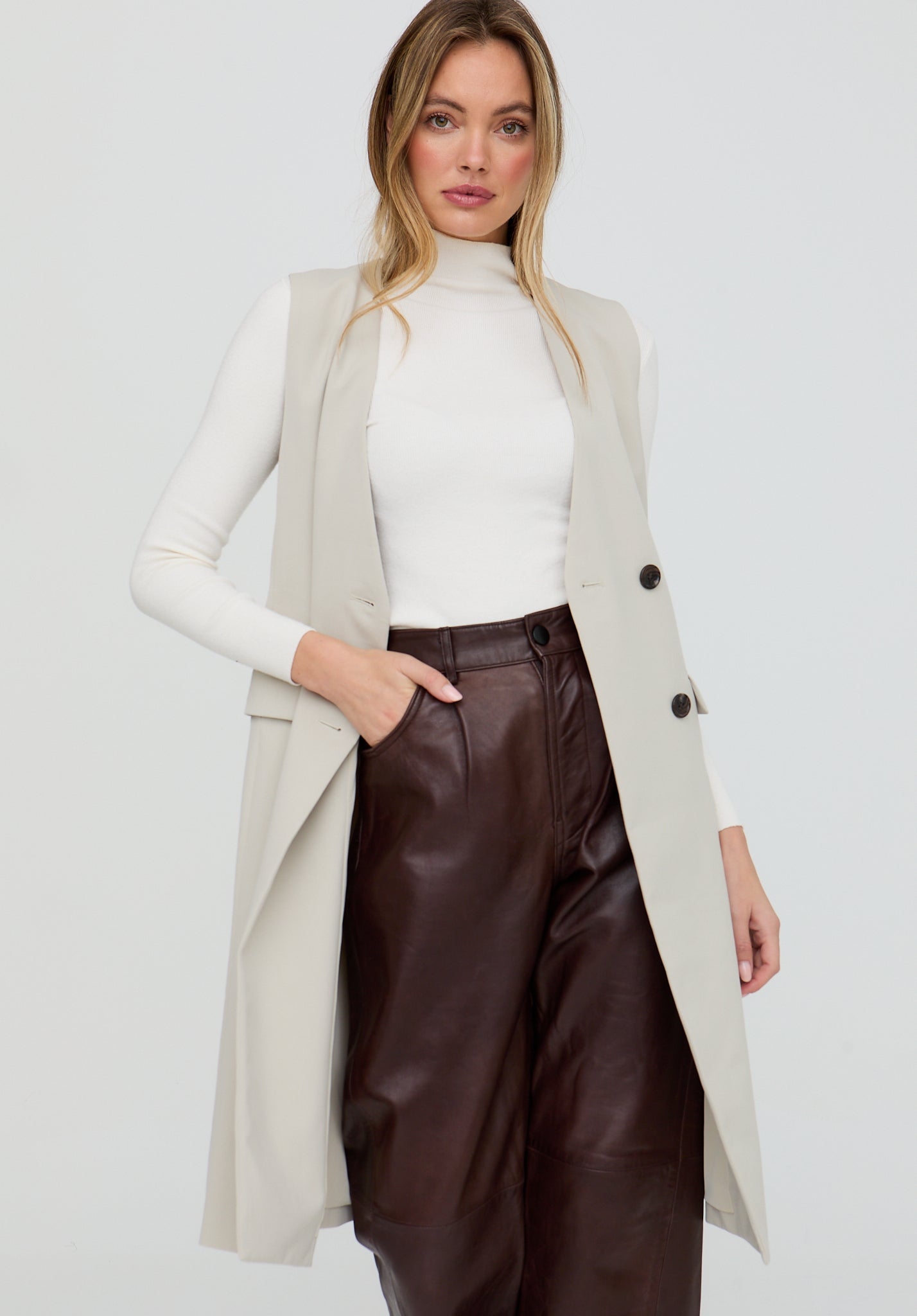 Myra Sleeveless Jacket Coat In Cream