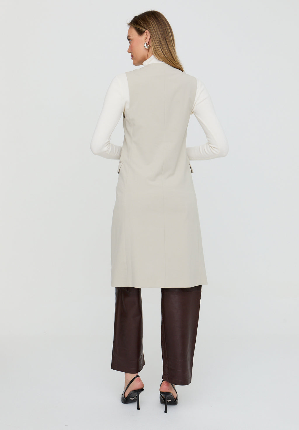 Myra Sleeveless Jacket Coat In Cream