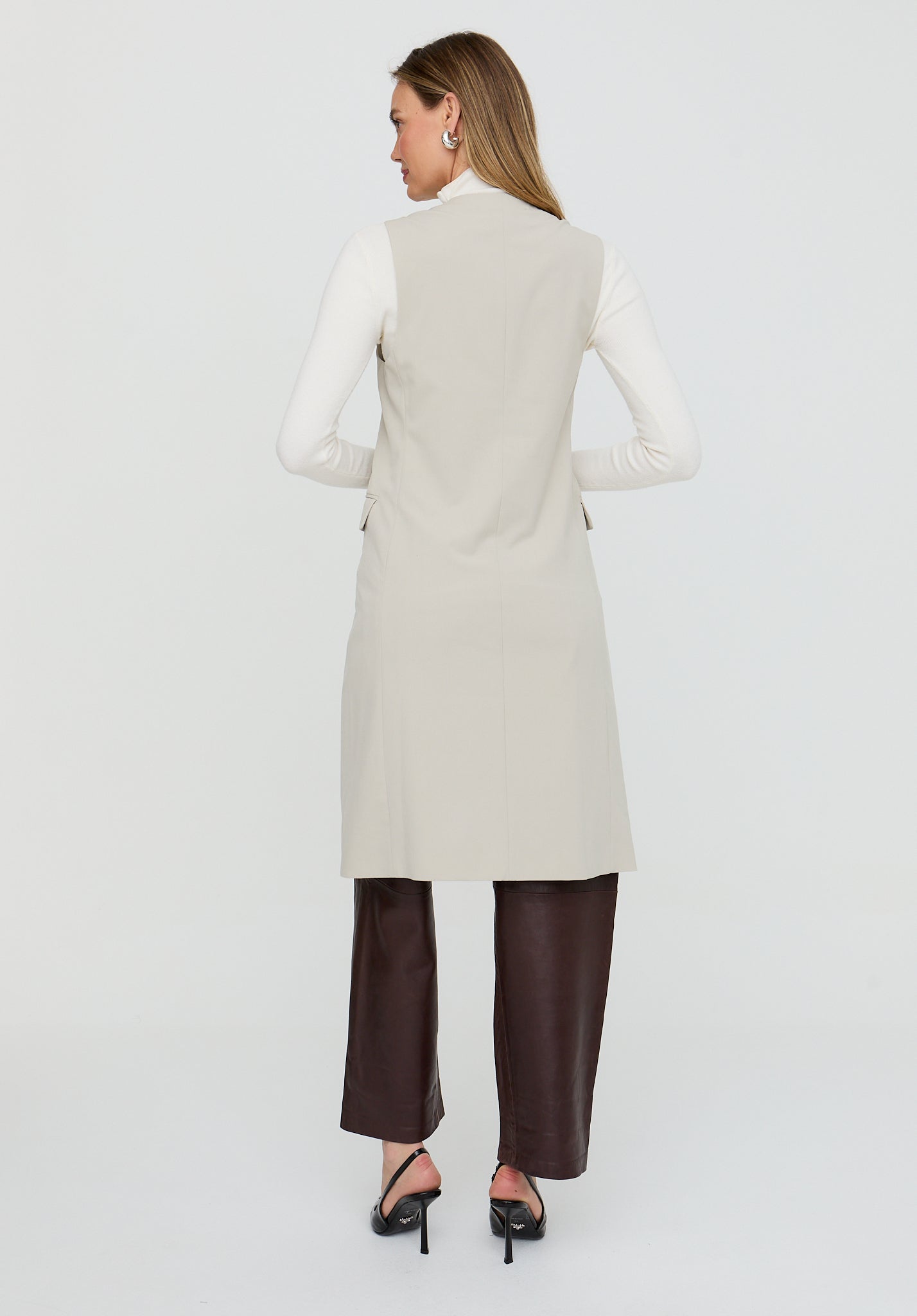 Myra Sleeveless Jacket Coat In Cream