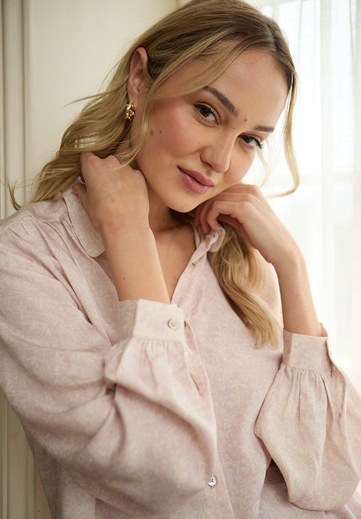 Marrianne Peter Pan Collar Tonal Foulard Floral Print Shirt In Pink

