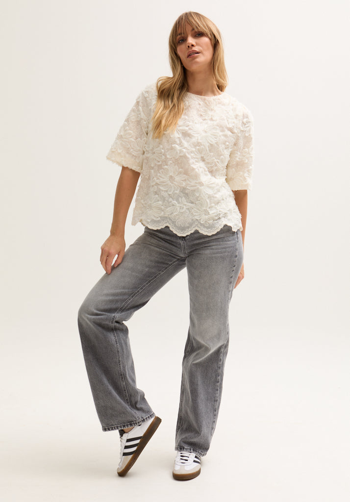 Lotus Ribbon Work Scallop Hem Top In Cream
