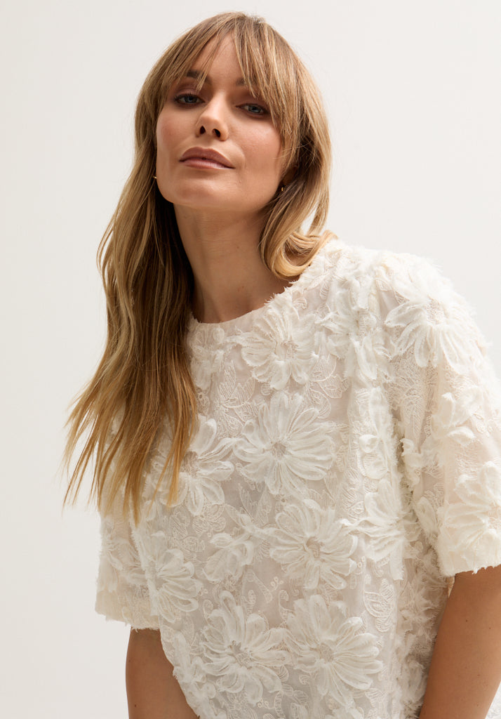Lotus Ribbon Work Scallop Hem Top In Cream