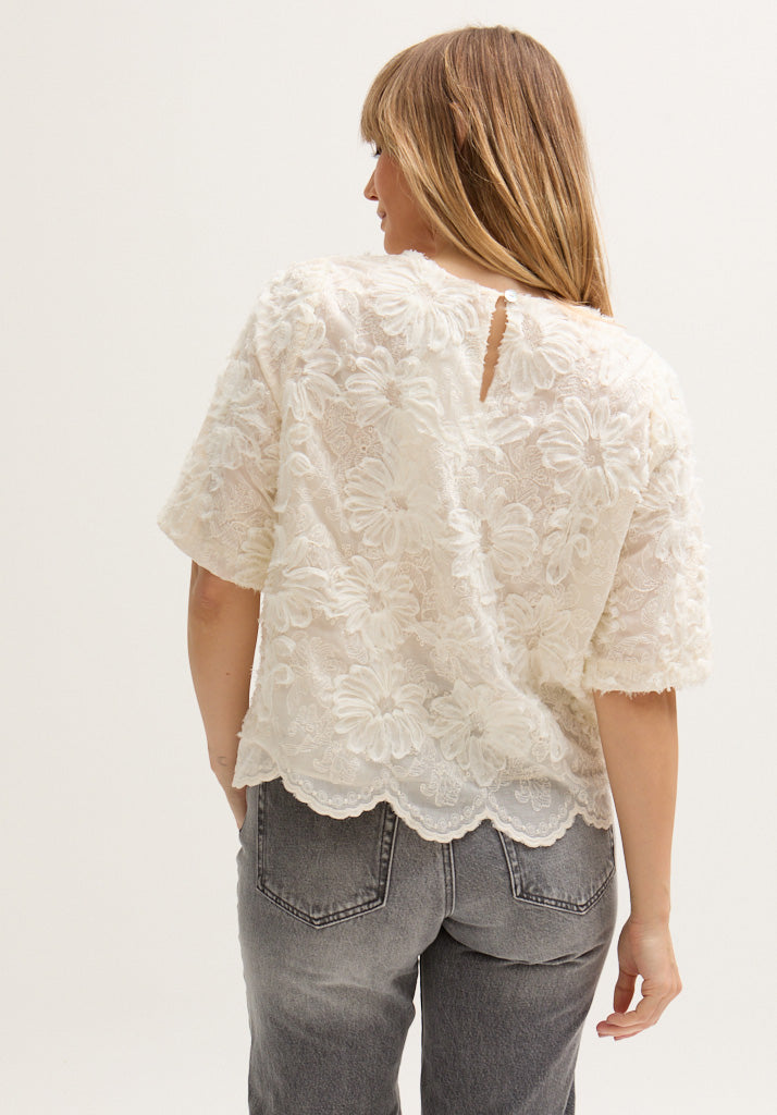 Lotus Ribbon Work Scallop Hem Top In Cream
