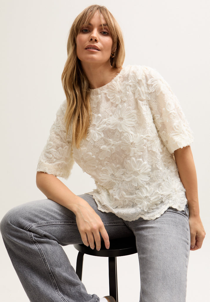 Lotus Ribbon Work Scallop Hem Top In Cream