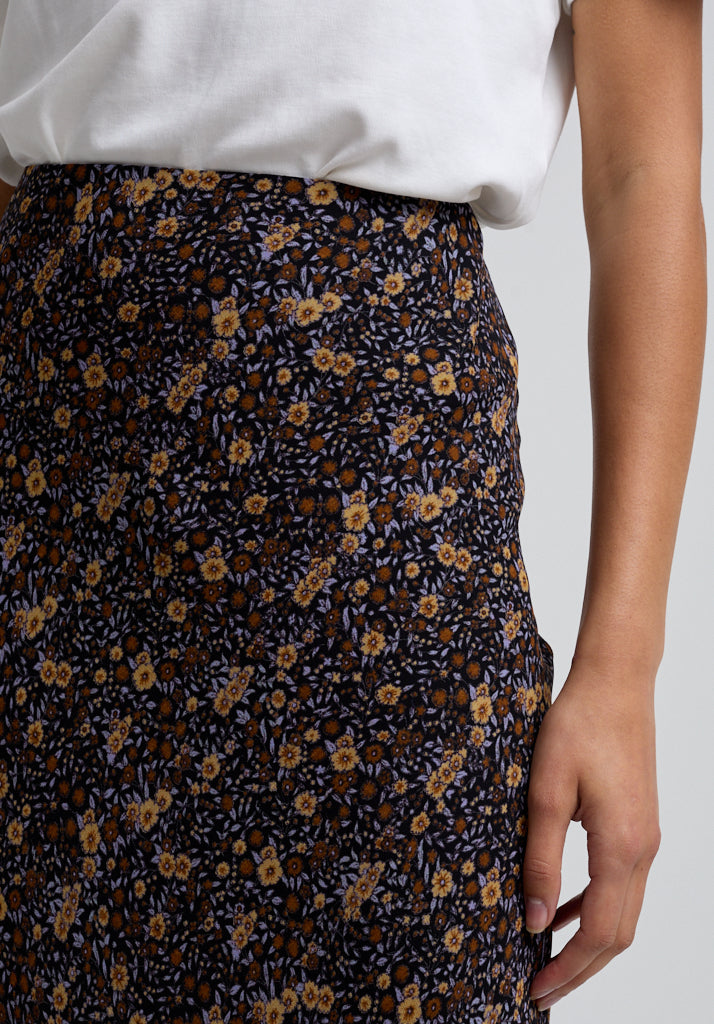 Poppy Aster Midi Skirt in Black